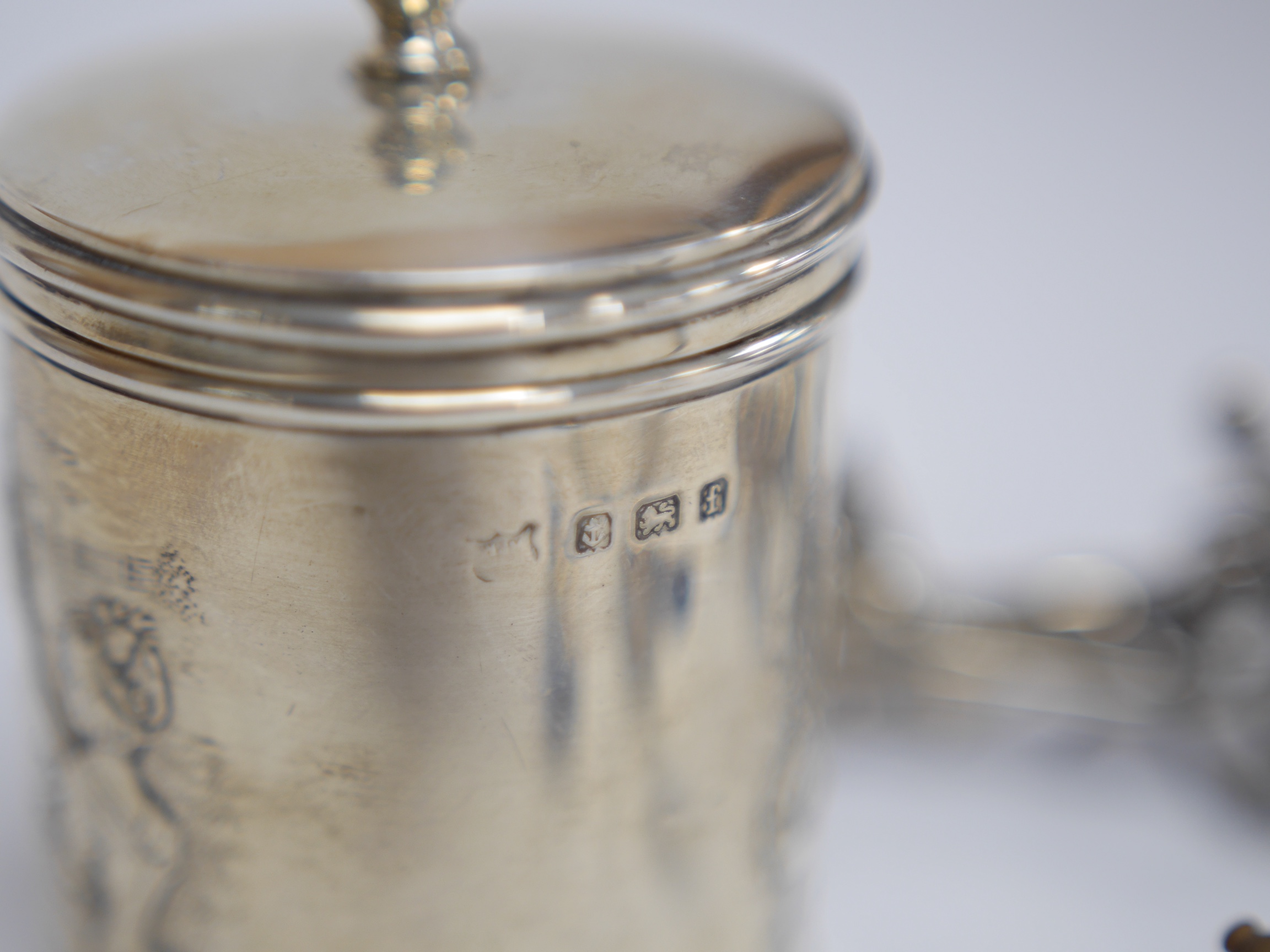 A collection of small silver including an Edwardian cylindrical pot and cover, 84mm, four 19th century caddy spoons including George IV, John Thropp, Birmingham, 1828, a small continental box modelled as a recumbent bull